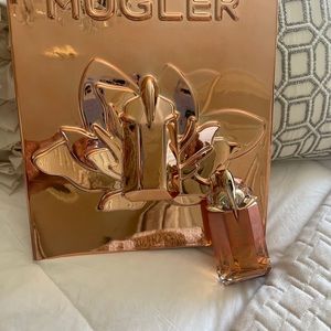 MUGLER ALIEN GODESA SUPRA FLORAL NEW IN BOX PERFUME RETAILS FOR $150